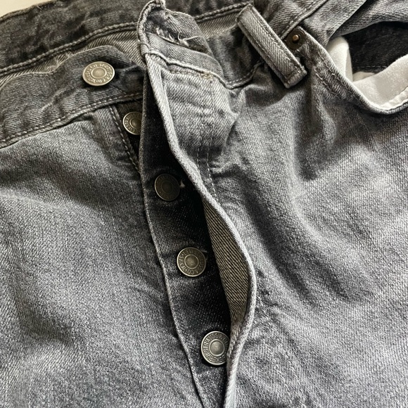 Levi's Men's 501 Button Fly Charcoal Straight Jeans - Picture 4 of 4